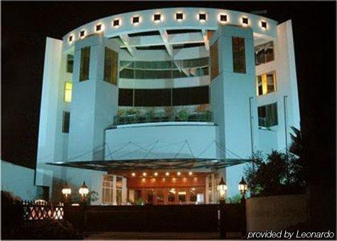 Hotel One Sialkot Esterno foto