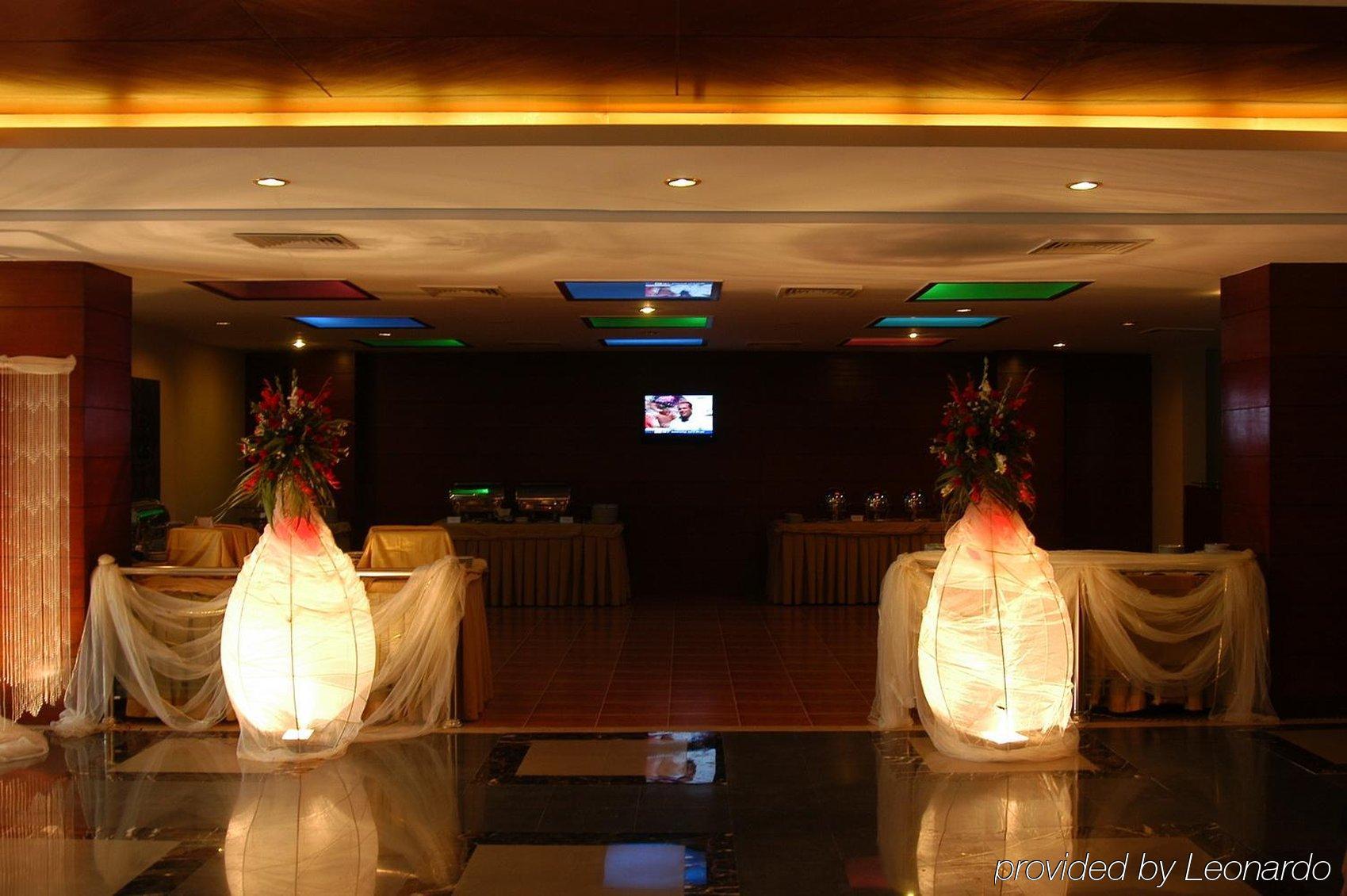 Hotel One Sialkot Interno foto